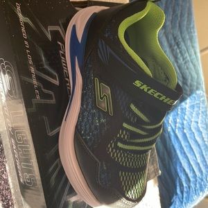 Sketchers kids shoe Sz 10